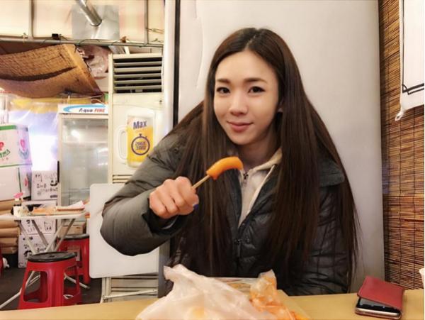 26歲甜美女「渾身都是肌肉」比男生還猛 穿女僕裝秀二頭肌「原來她私下有3種身分」-華夏娛樂360