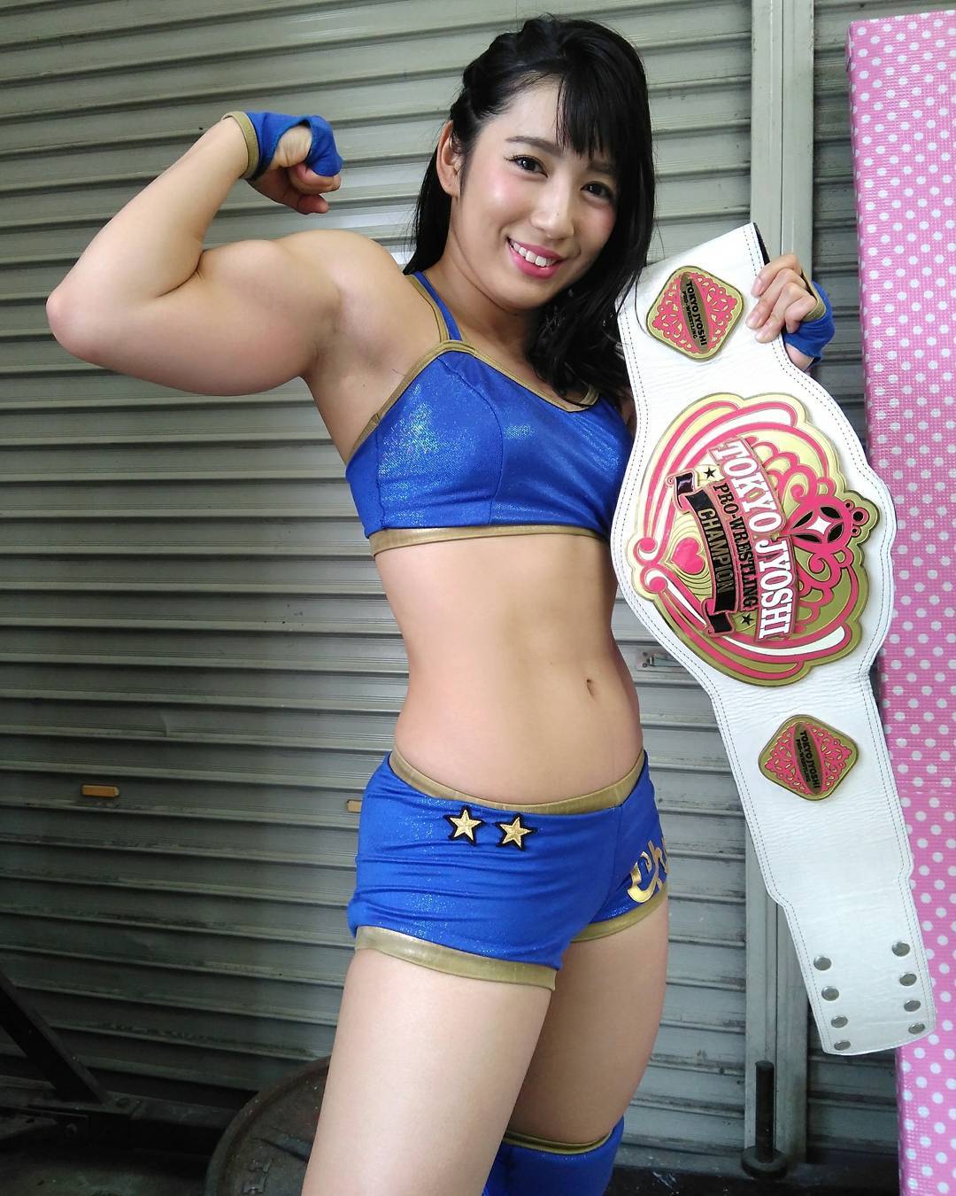 26歲甜美女「渾身都是肌肉」比男生還猛 穿女僕裝秀二頭肌「原來她私下有3種身分」-華夏娛樂360